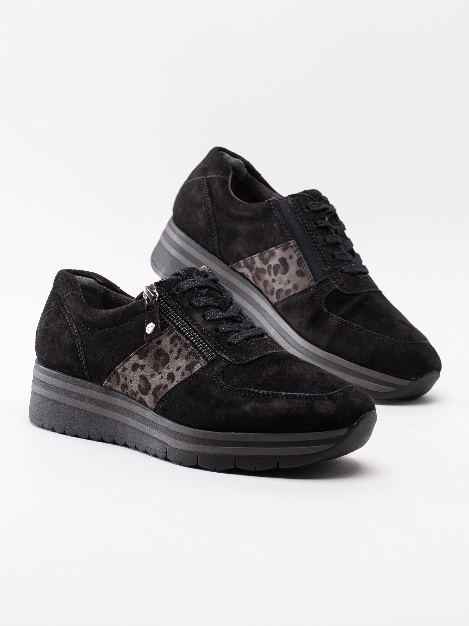 57193023 Tamaris 1-23749-33-092 svarta platå sneakers med leopard detalj-6