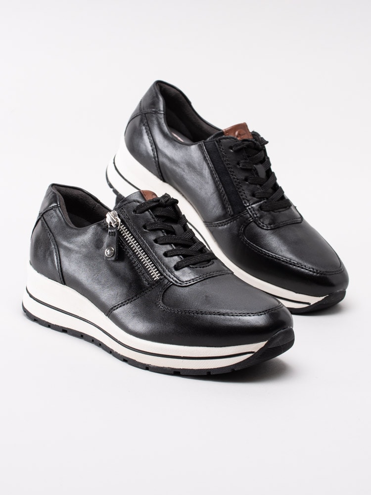 Köp Tamaris Svarta platåsneakers i skinn SKOMAN