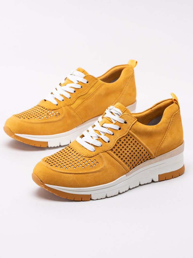 57201134 Tamaris Pure Relax 1-23745-24-656 gula platåsneakers i mocka -6