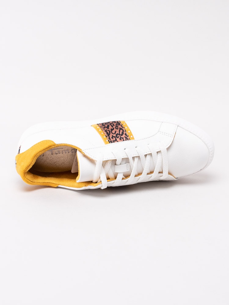57201135 Tamaris 1-23750-24-188 Vita sneakers med leopard och gula detaljer-4