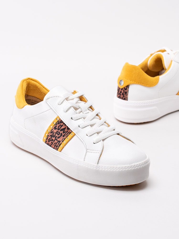 57201135 Tamaris 1-23750-24-188 Vita sneakers med leopard och gula detaljer-6