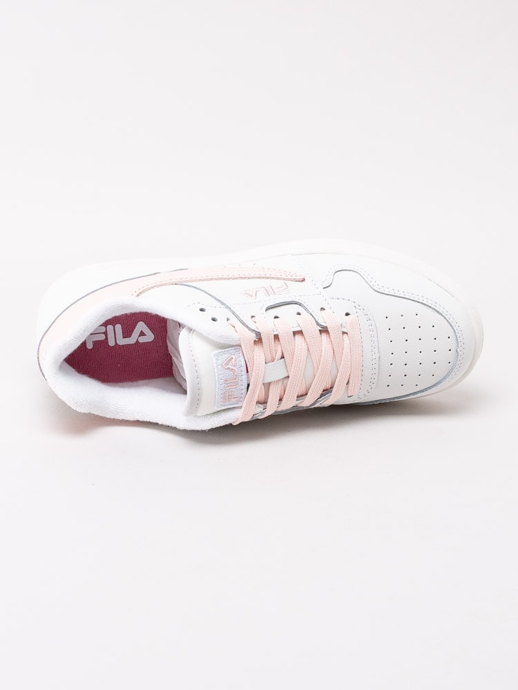 57201151 FILA Arcade Low Womens 1010619-92V Vita skate sneakers med babyrosa detaljer-4