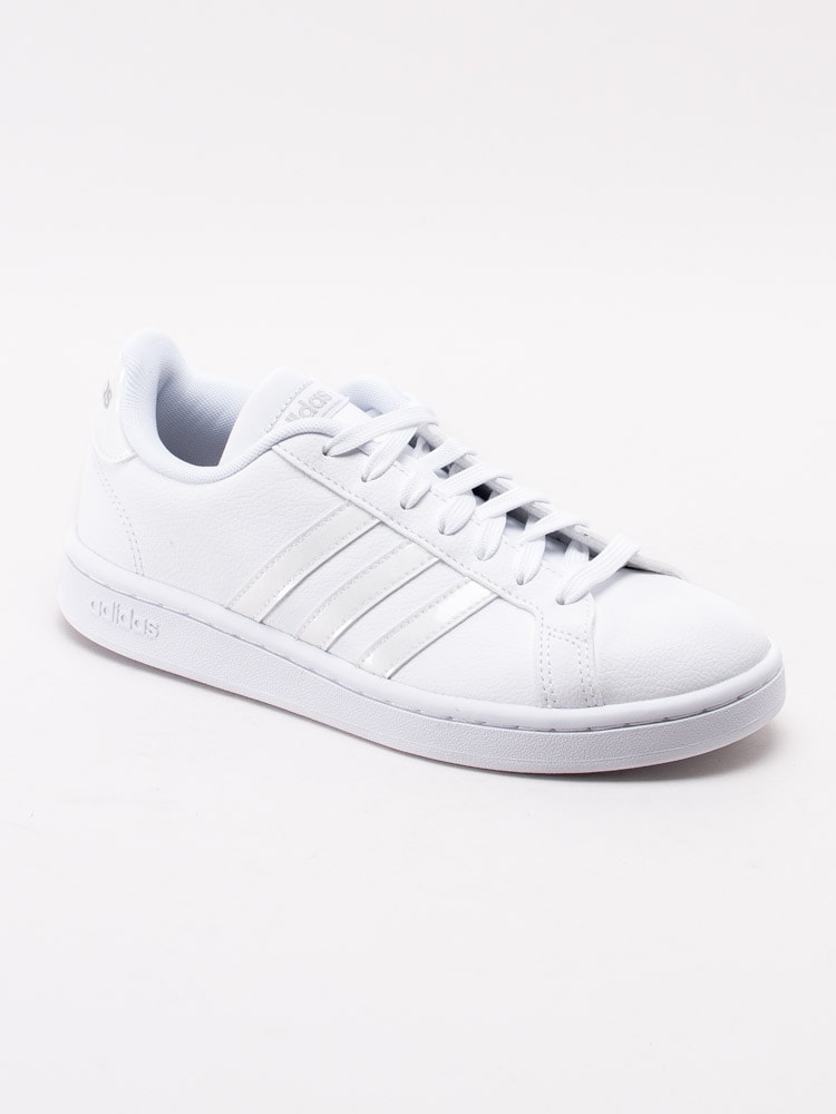 57203003 Adidas Grand Court EE8172 vita sneakers med lackade stripes-1