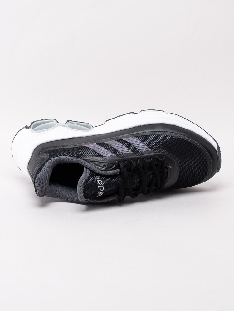 57203009 Adidas Quadcube FW3343 Svarta sneakers med gråa stripes och vit sula-4