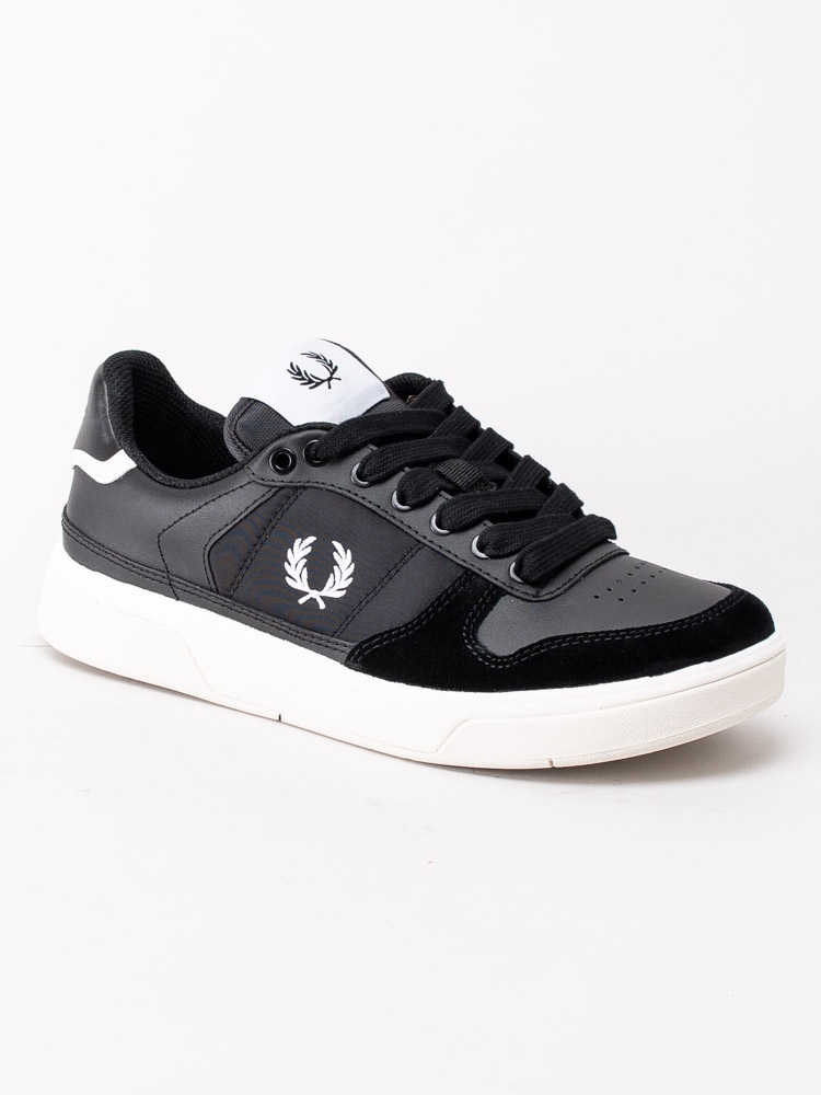 57203017 Fred Perry B7123-102 Black Svarta sportskor med vit sula-1