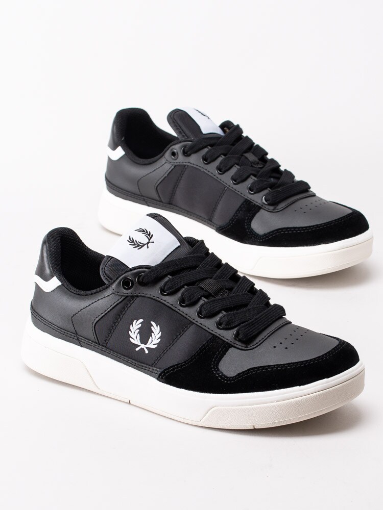 57203017 Fred Perry B7123-102 Black Svarta sportskor med vit sula-6