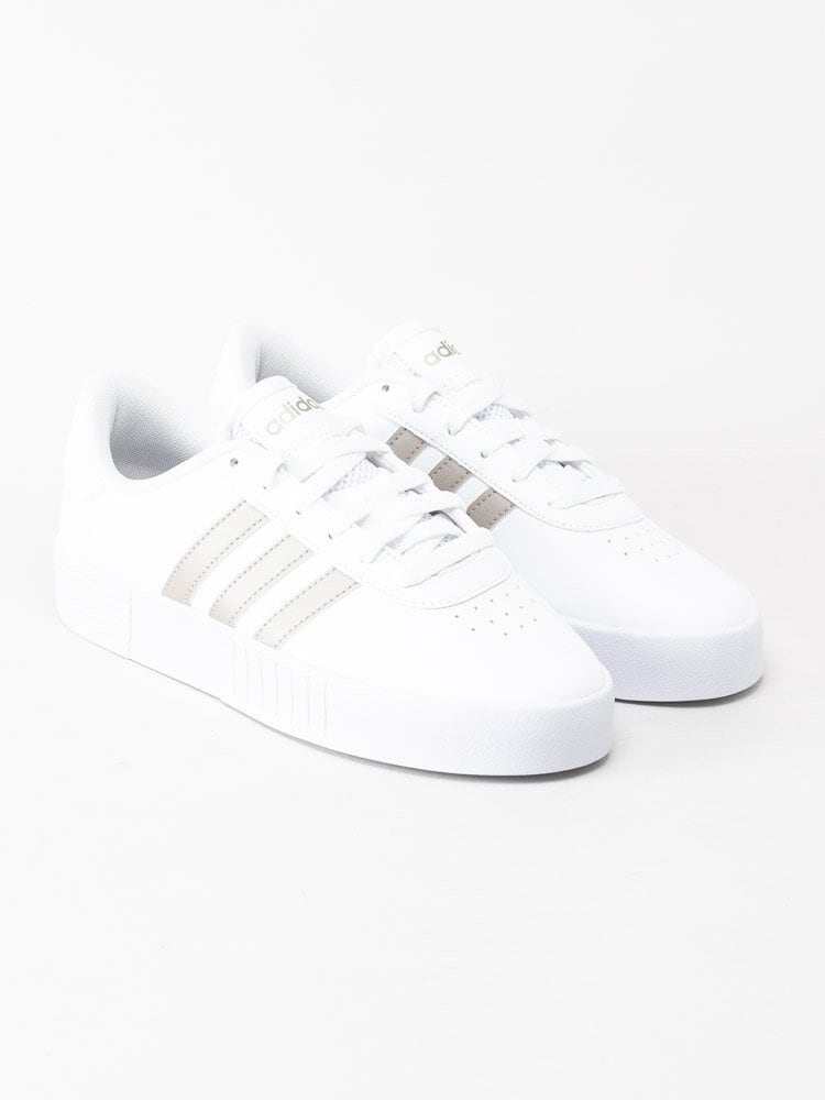 Adidas - Court Bold - Vita sneakers med gulddetaljer