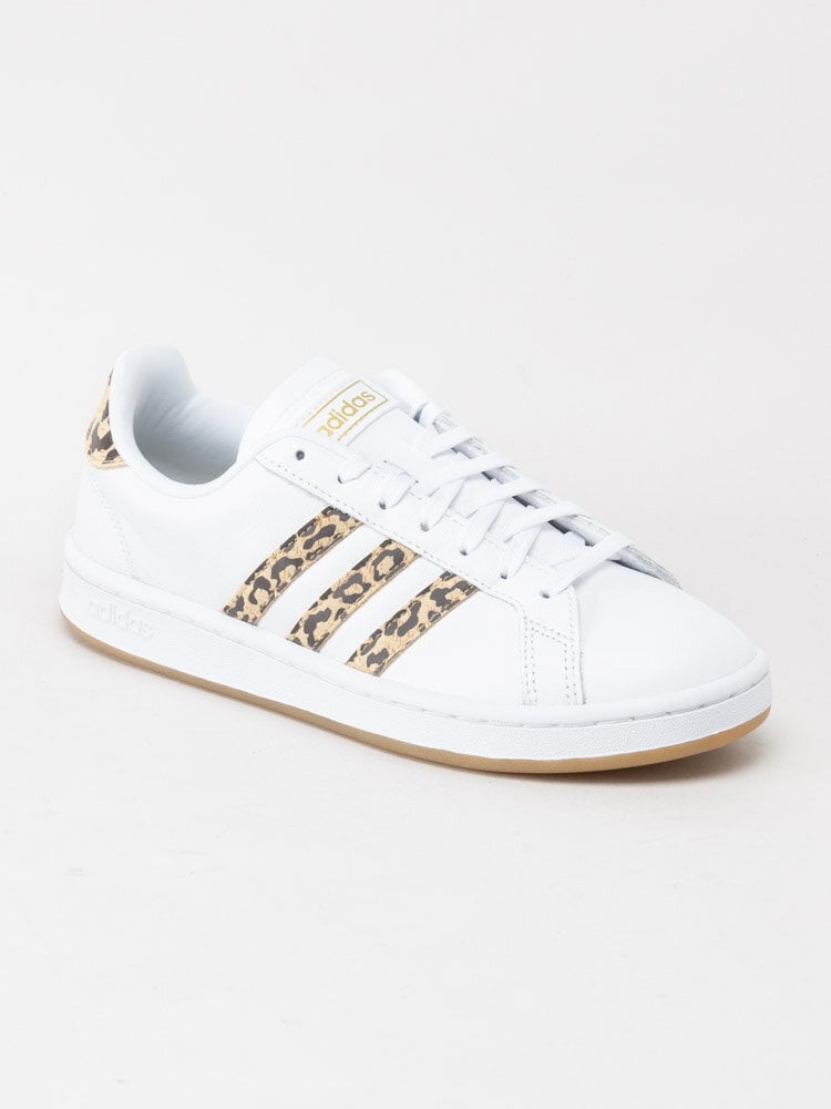 Adidas - Grand Court - Vita sneakers med leopardmönstrade stripes
