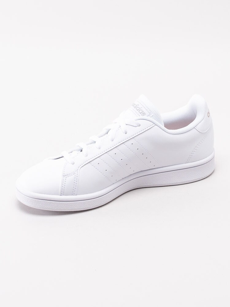 Adidas - Grand Court Base - Vita sneakers med bronsfärgade ränder