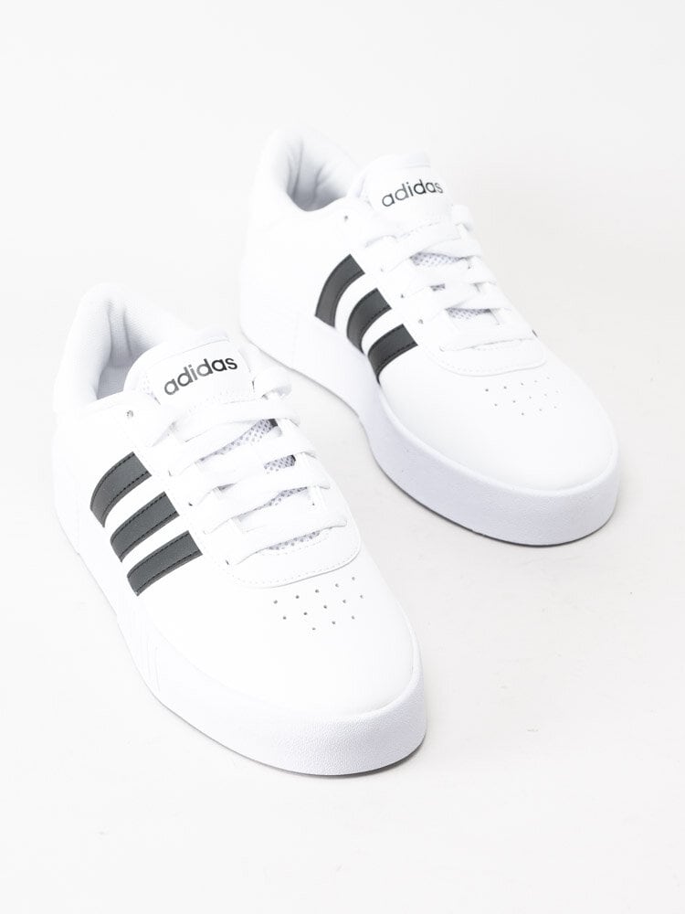 Adidas - Court Bold - Vita klassiska sneakers i skinn