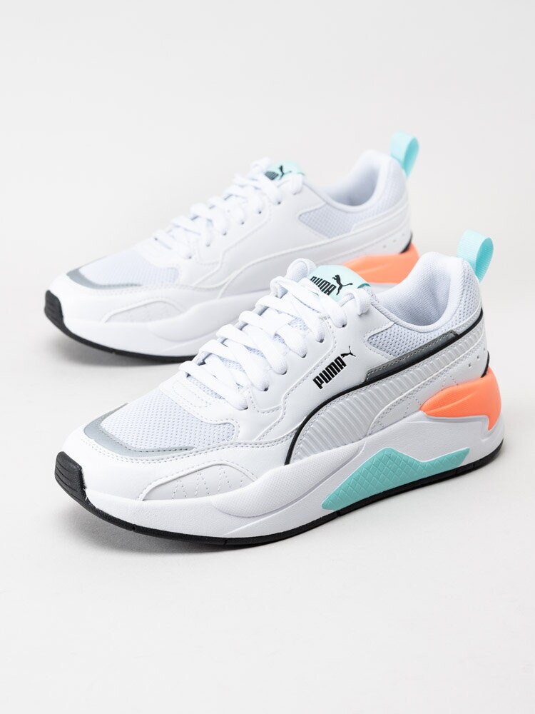 Puma - X-Ray 2 Square - Vita chunky sneakers med turkosa och orange detaljer