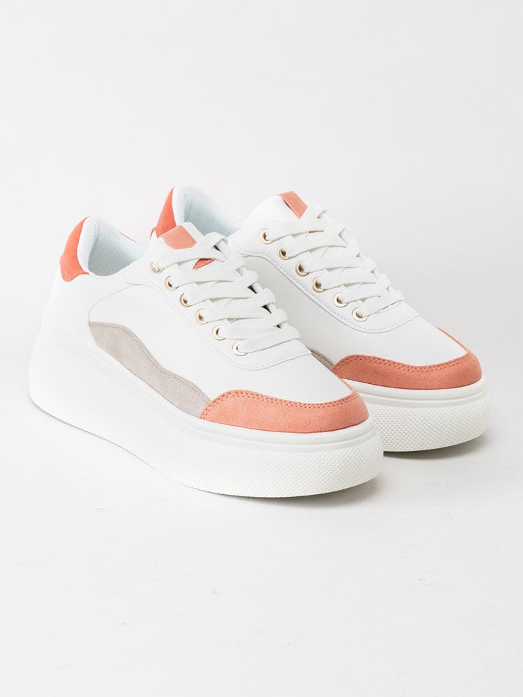 Duffy - Vita platåsneakers med korallfärgade detaljer