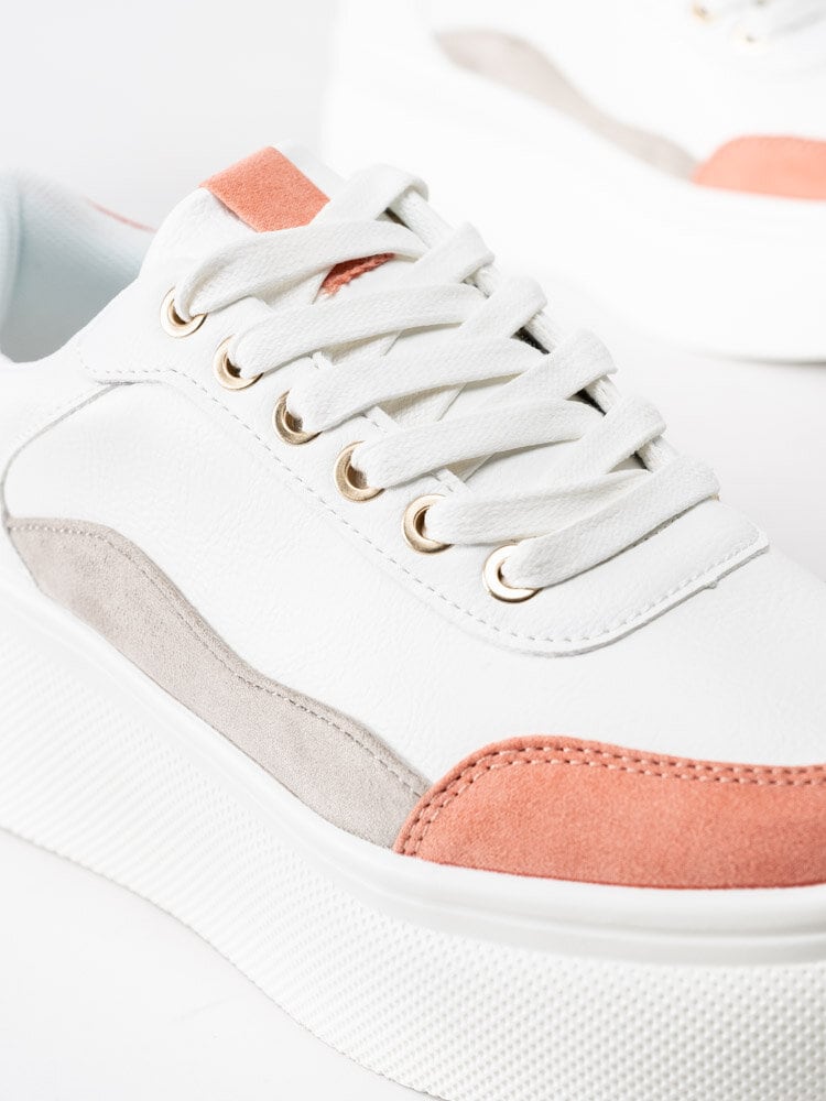 Duffy - Vita platåsneakers med korallfärgade detaljer