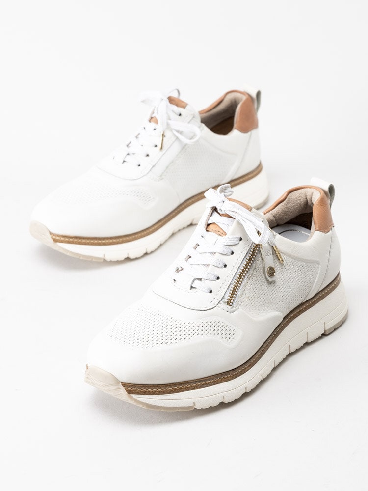 Tamaris - Pure Relax - Vita sneakers med bruna detaljer