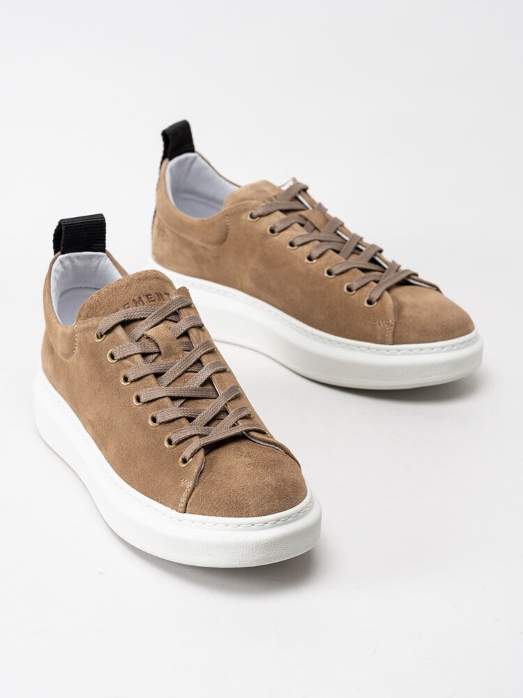 Pavement - Dee - Beige platåsneakers i mocka