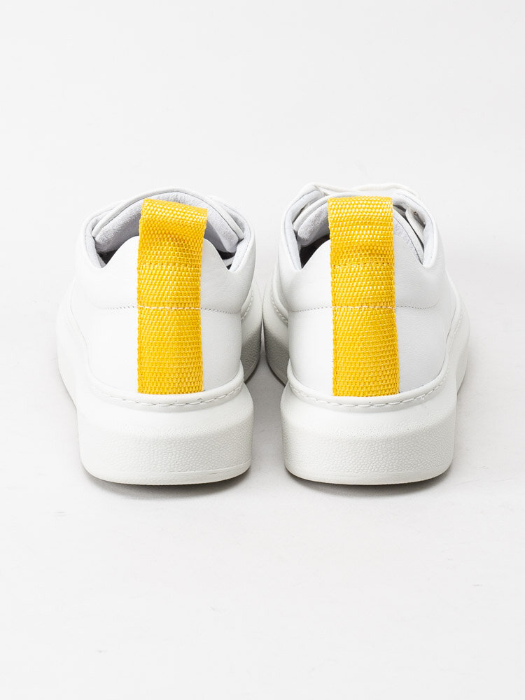 Pavement - Dee Color - Vita platåsneakers med gula detaljer