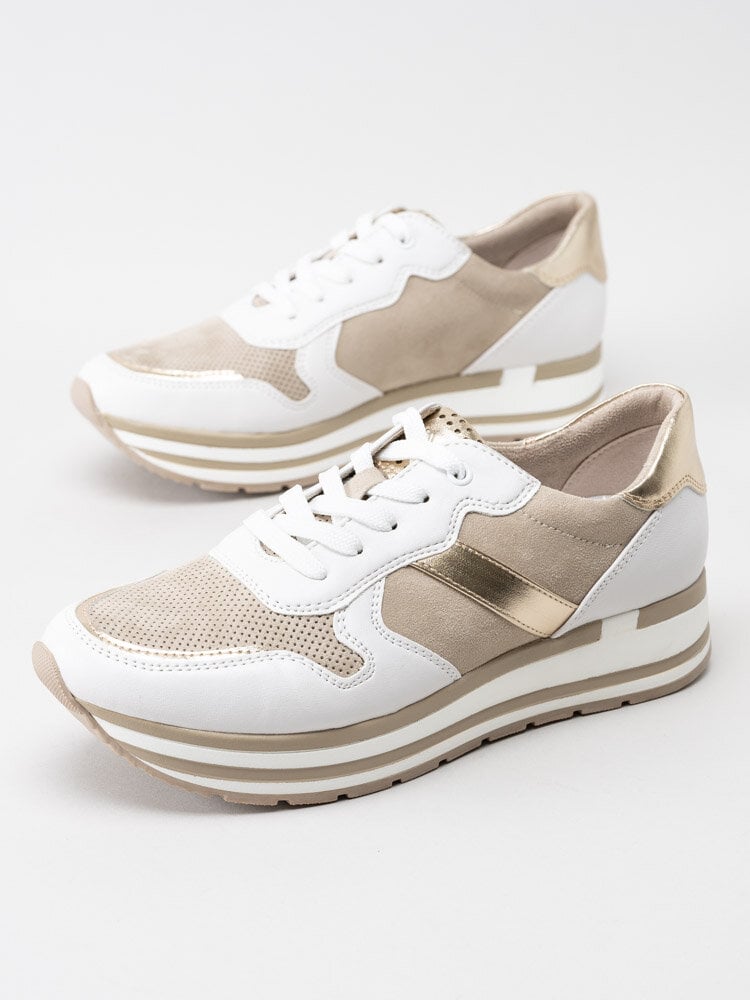 Marco Tozzi - Vita sneakers med platå och gulddetaljer