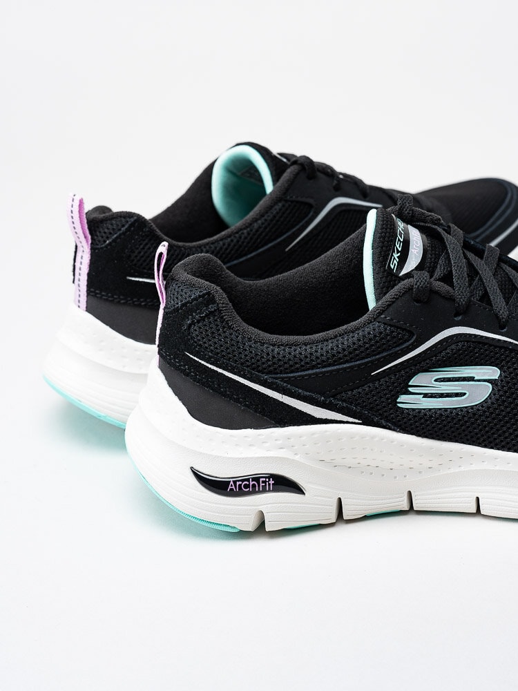 Skechers - Arch Fit - Svarta sportskor med turkos och vita detaljer