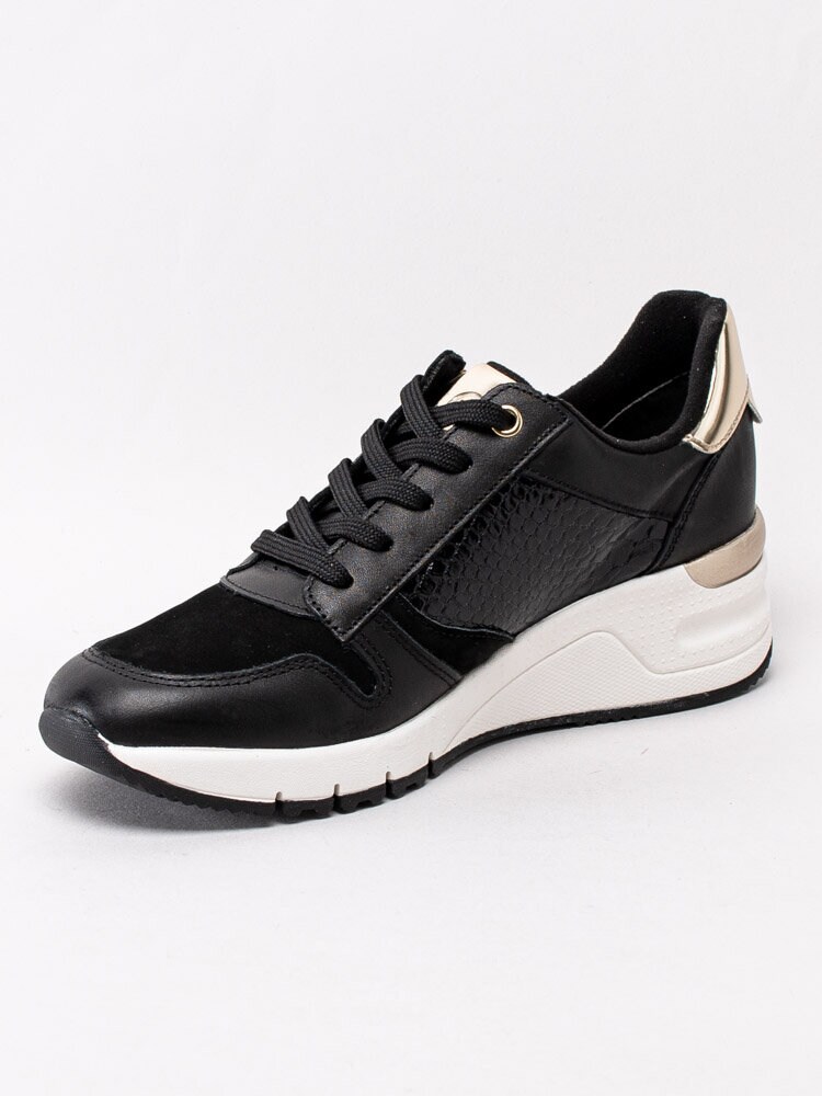 Tamaris - Svarta och vita mockasneakers med gulddetaljer
