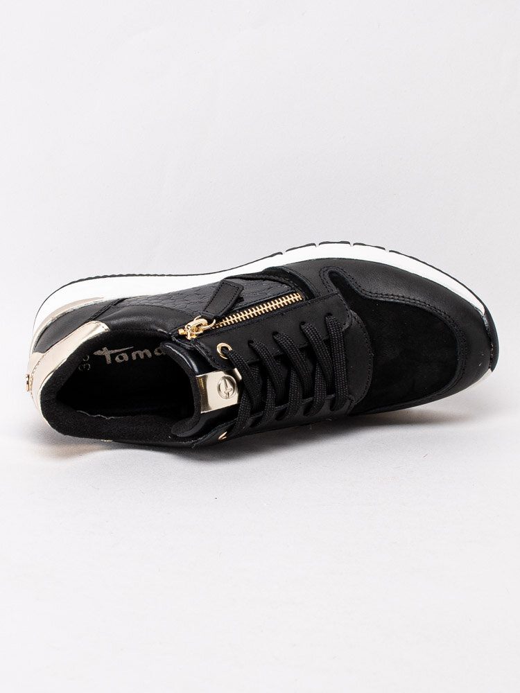 Tamaris - Svarta och vita mockasneakers med gulddetaljer