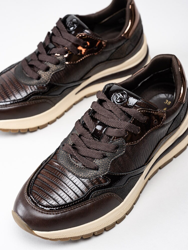 Tamaris - Mörkbruna sneakers med metallic och kroko detaljer