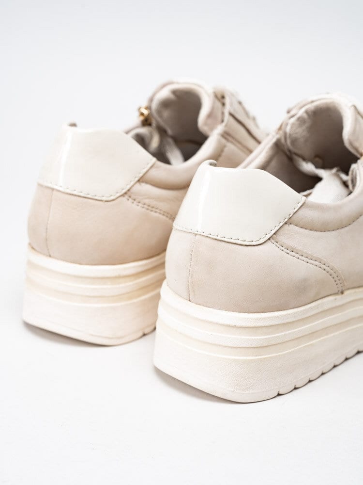 Tamaris - Ljusbeige sneakers i nubuck