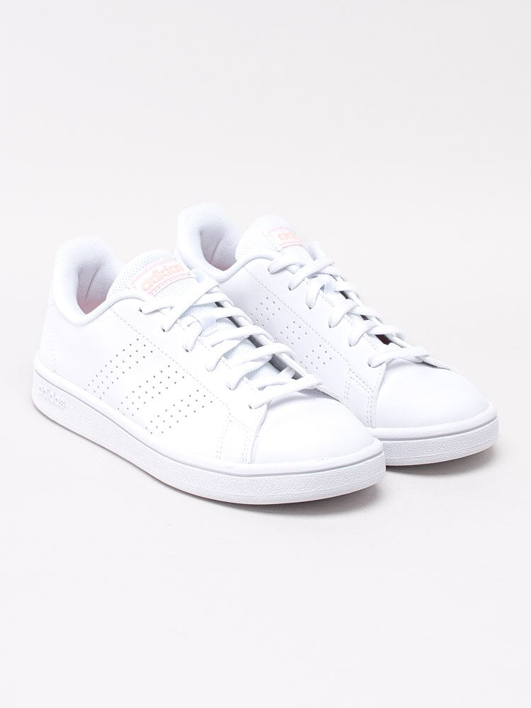 Adidas - Advantage Base - Vita stilrena sneakers med perforerade 3-stripes