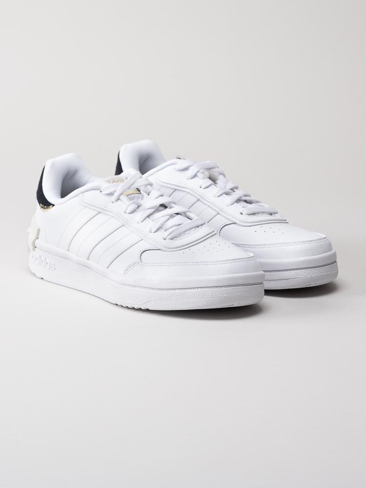 Adidas - Postmove SE - Vita sneakers i syntet med mocka detaljer