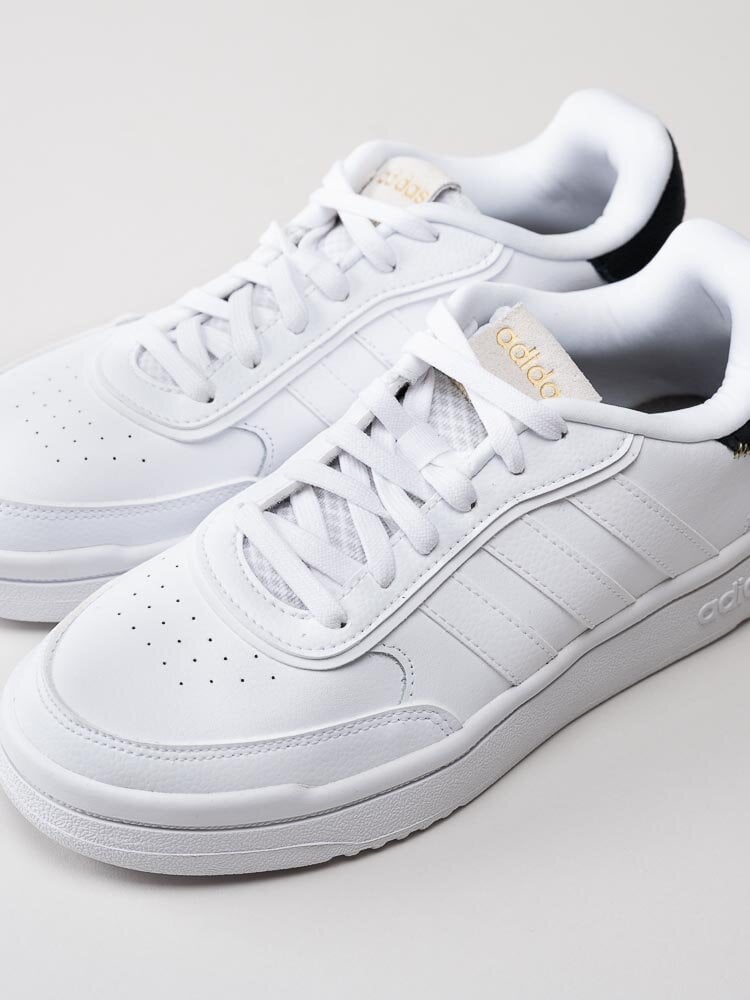 Adidas - Postmove SE - Vita sneakers i syntet med mocka detaljer
