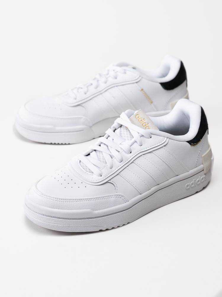 Adidas - Postmove SE - Vita sneakers i syntet med mocka detaljer