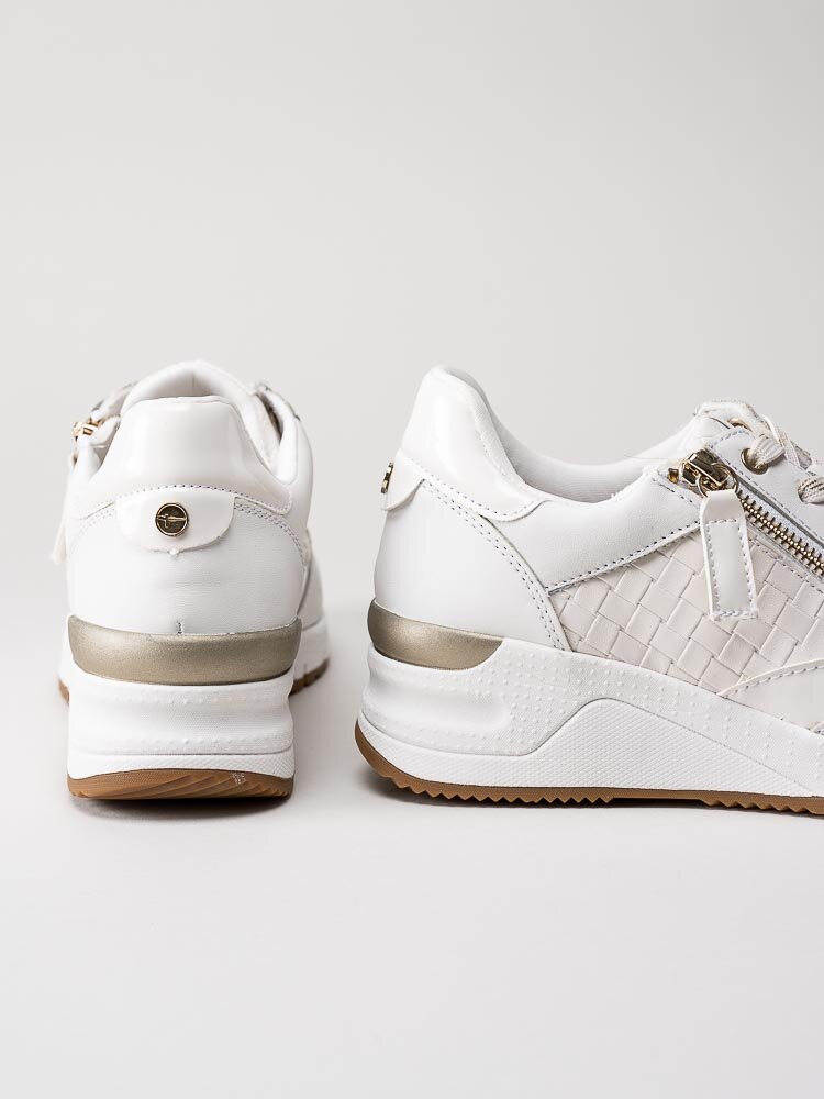 Tamaris - Vita sneakers med gulddetaljer