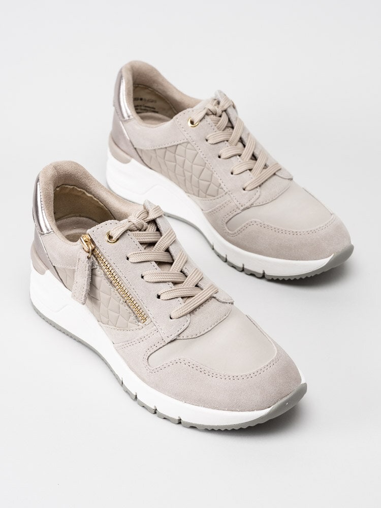 Tamaris - Beige kilklackade sneakers i mocka