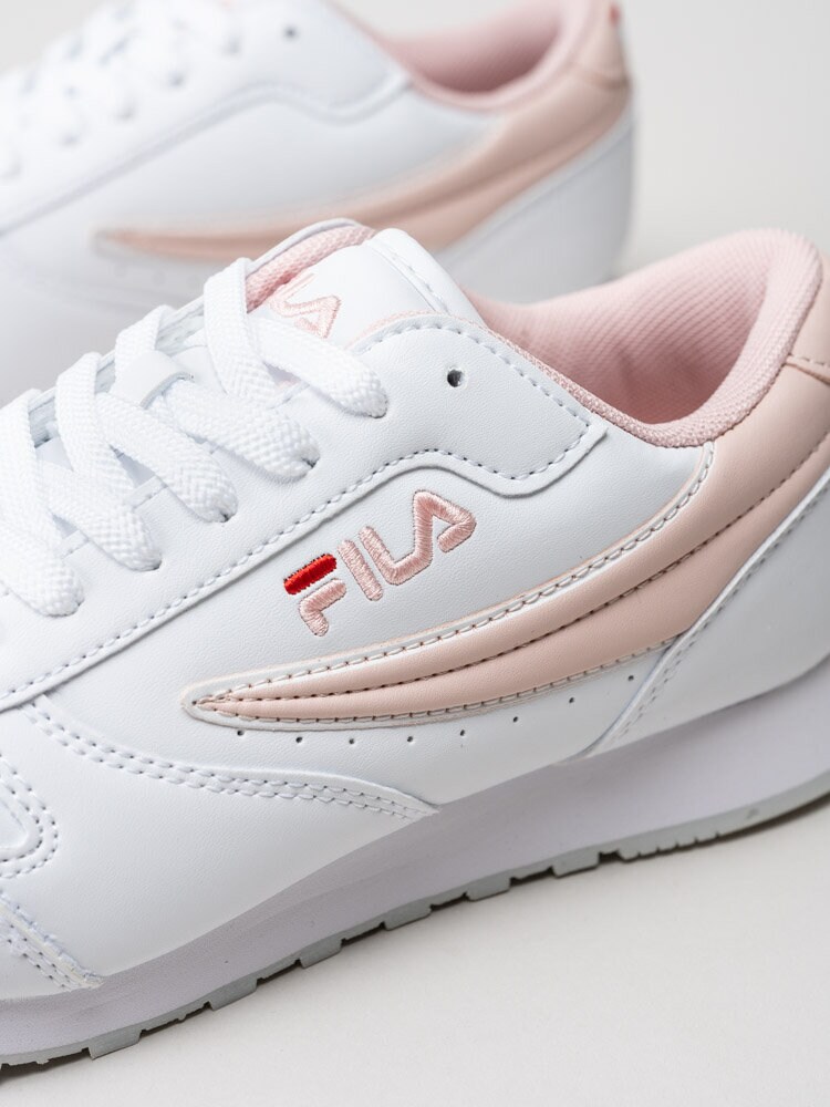 FILA - Orbit  Low Women - Vita retrosneakers med rosa partier