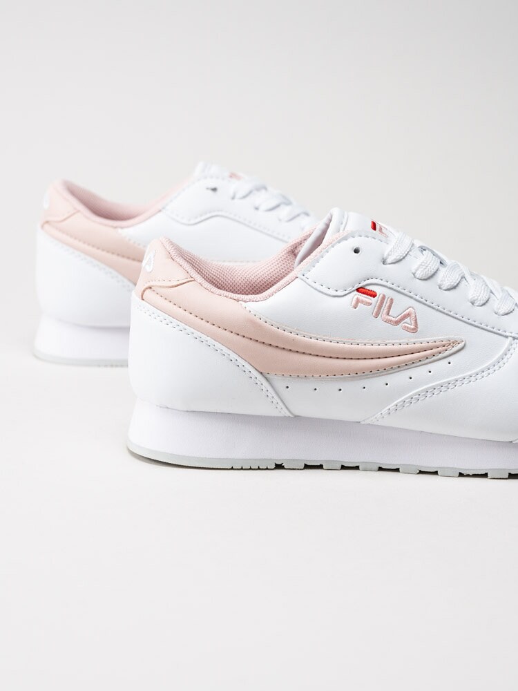 FILA - Orbit  Low Women - Vita retrosneakers med rosa partier