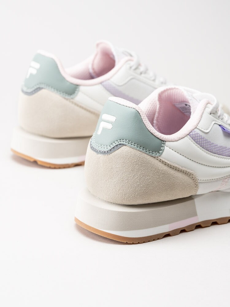 FILA - Retronique 22 Wmn - Vita retrosneakers med beige och lila detaljer