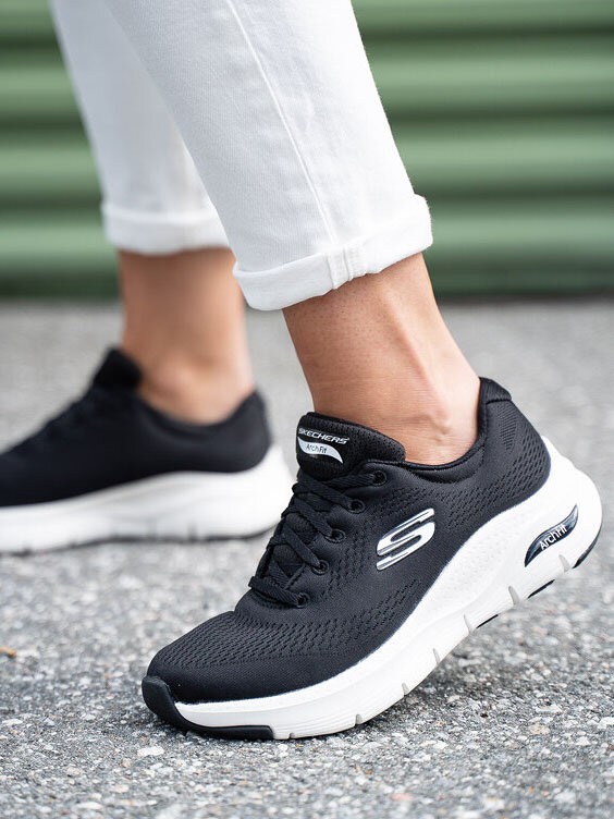 Skechers - Arch Fit - Svarta och vita sportskor för dam