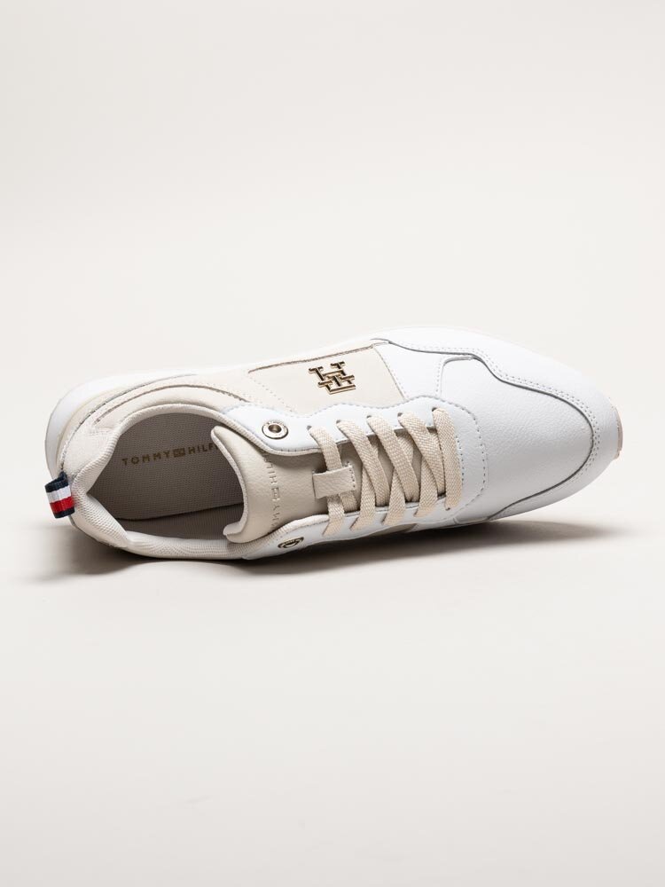 Tommy Hilfiger - TH Essential Runner - Vita och Beige sneakers i skinn och mocka