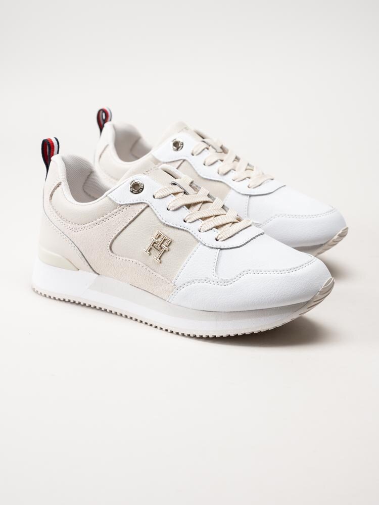Tommy Hilfiger - TH Essential Runner - Vita och Beige sneakers i skinn och mocka