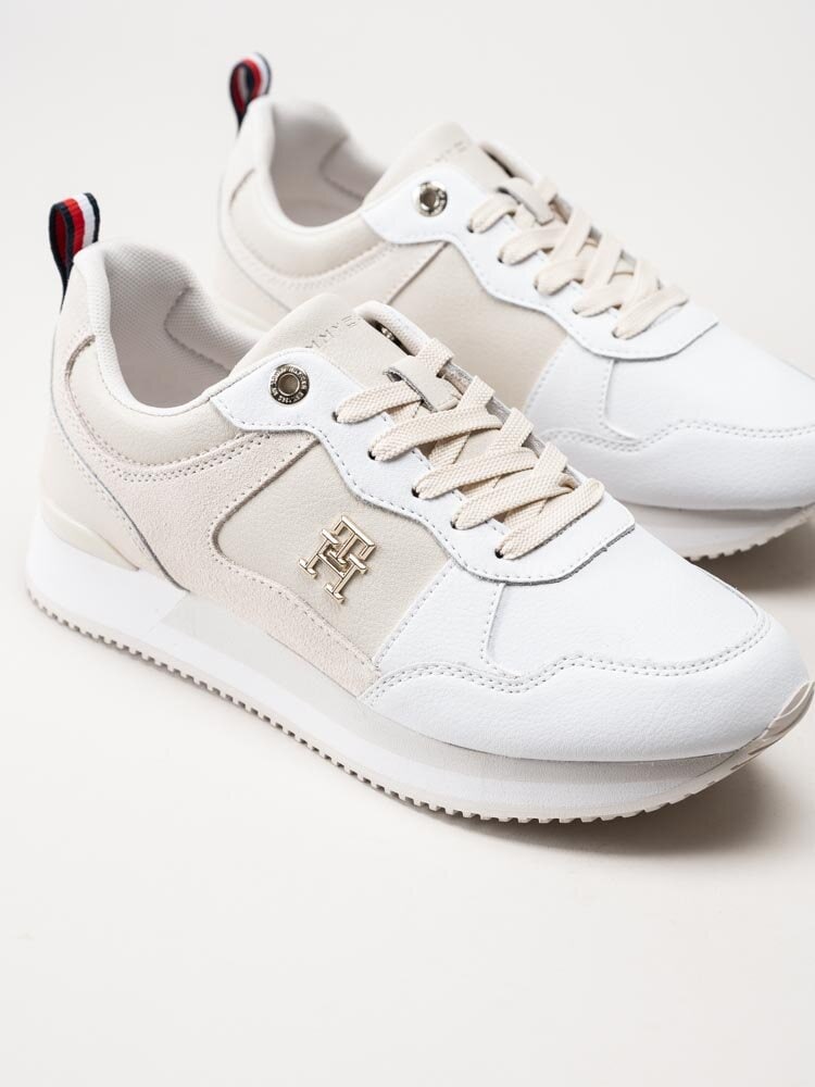 Tommy Hilfiger - TH Essential Runner - Vita och Beige sneakers i skinn och mocka