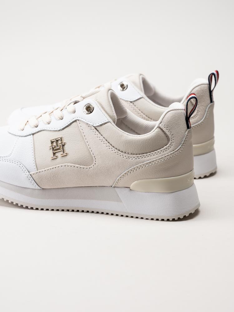 Tommy Hilfiger - TH Essential Runner - Vita och Beige sneakers i skinn och mocka