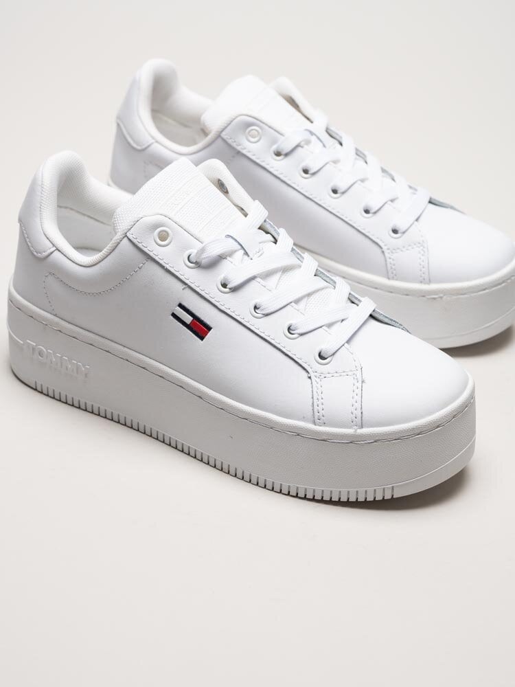 Tommy Hilfiger - Platform ESS - Vita platåsneakers i skinn och syntet