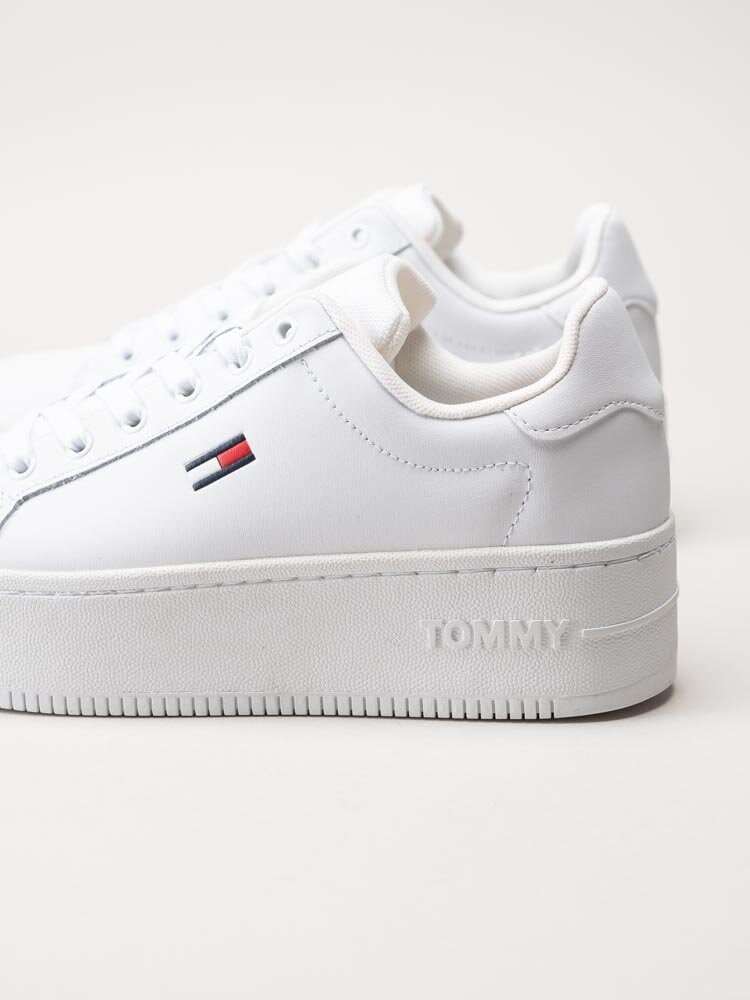 Tommy Hilfiger - Platform ESS - Vita platåsneakers i skinn och syntet