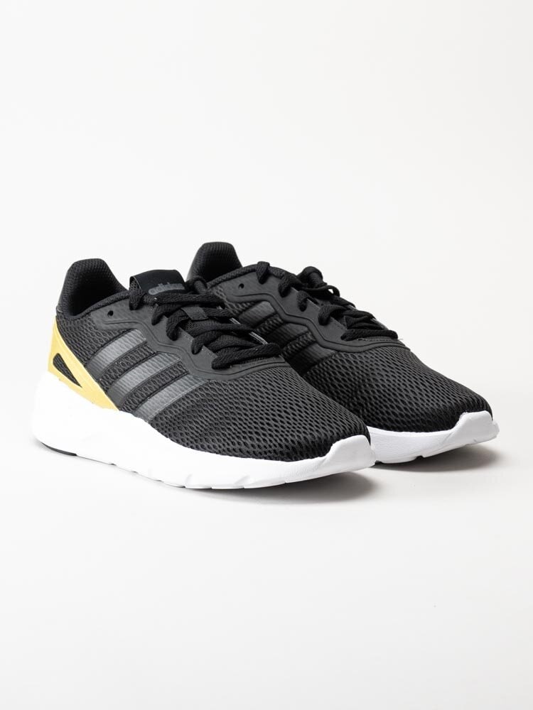 Adidas - Nebzed - Svarta sneakers i textil