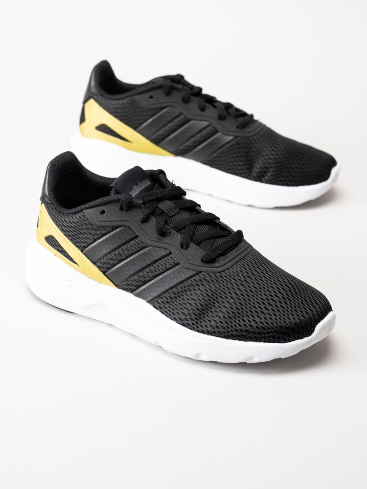 Adidas - Nebzed - Svarta sneakers i textil