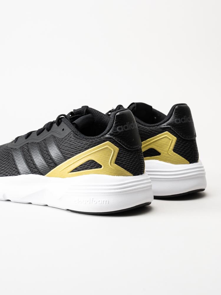 Adidas - Nebzed - Svarta sneakers i textil