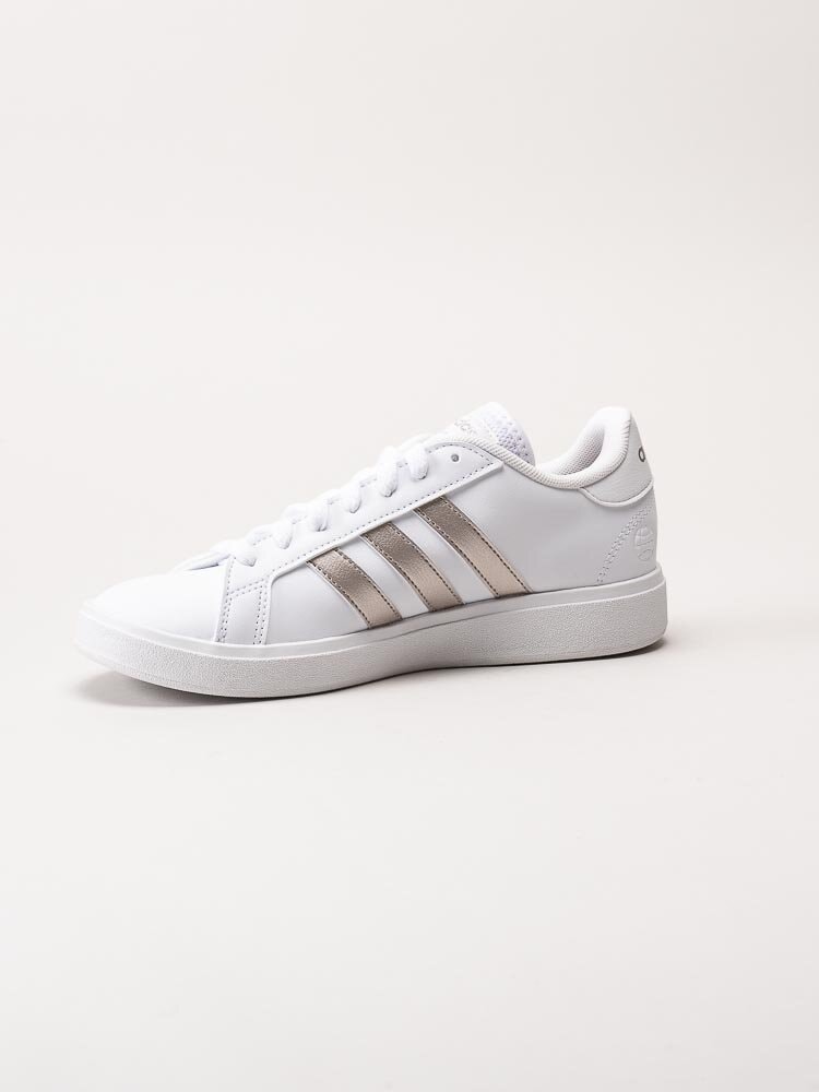 Adidas - Grand Court Base 2.0 - Vita sneakers med metallic stripes