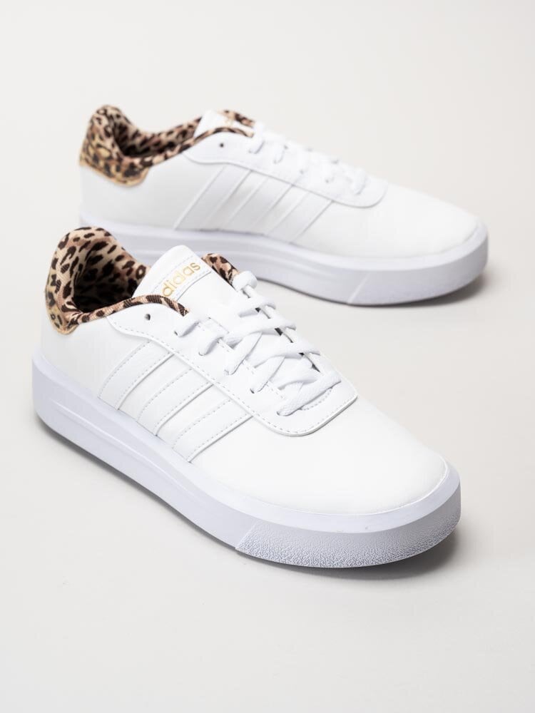 Adidas - Court Platform - Vita sneakers i skinnimitation