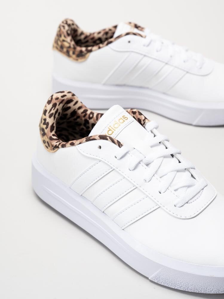 Adidas - Court Platform - Vita sneakers i skinnimitation