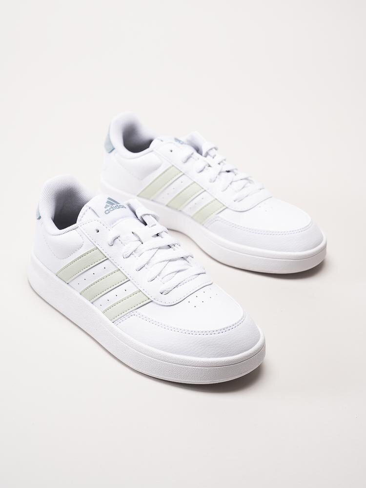 Adidas - Breaknet 2.0 - Vita sneakers med tre ljusgröna stripes