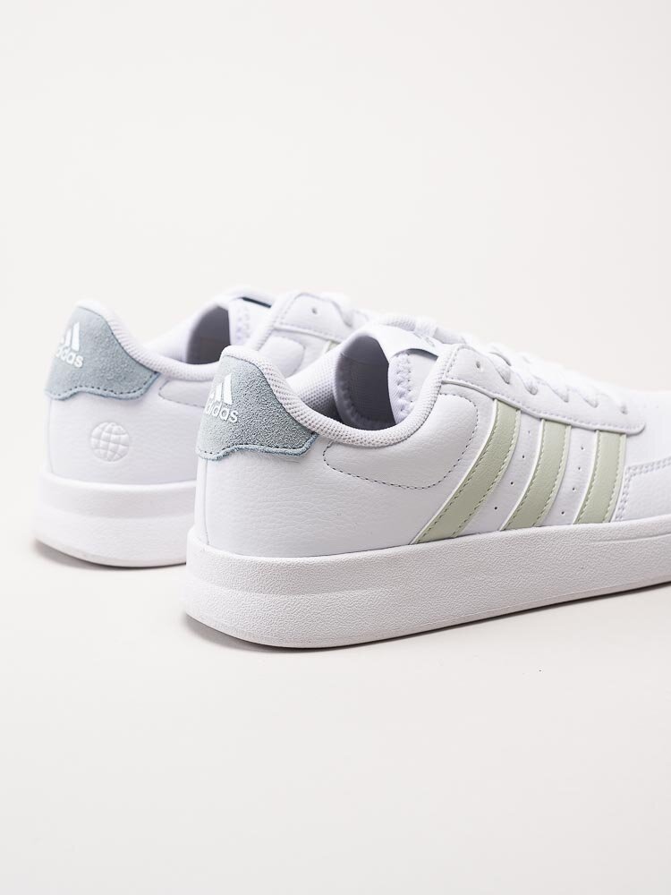 Adidas - Breaknet 2.0 - Vita sneakers med tre ljusgröna stripes